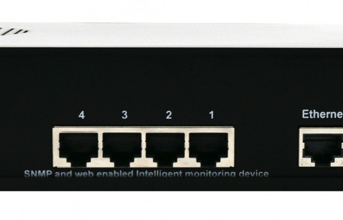 AKCP sensorProbe4 Rückseite mit Anschlüssen