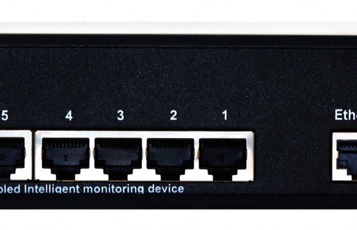 AKCP sensorProbe8 Rückseite mit Anschlüssen